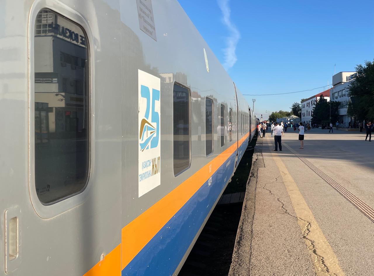 Прохожий зарезал начальника поезда на перроне в Актобе